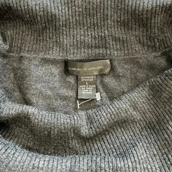 Cable & Gauge Dark Gray Cowl Neck Sweater L - Picture 3 of 3
